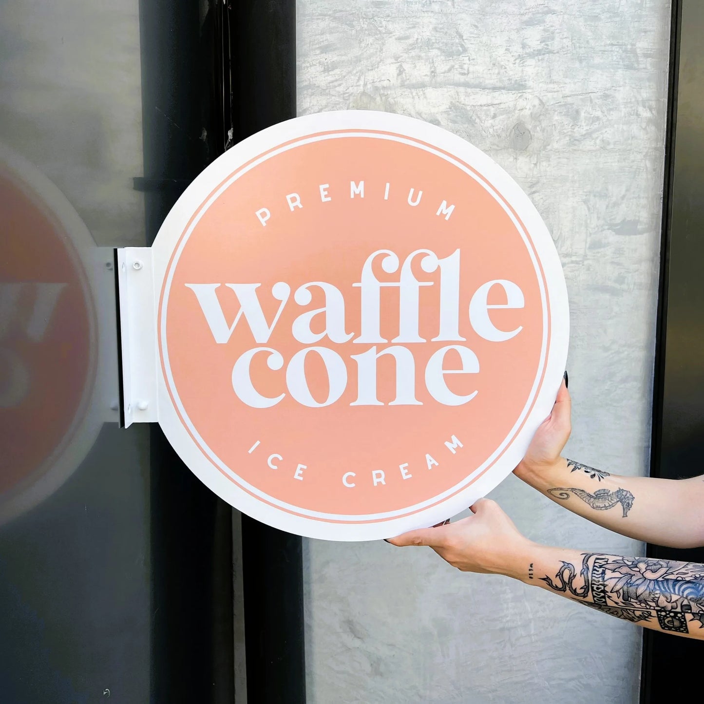 CUSTOM ACRYLIC BLADE SIGN - ROUND/SQUARE